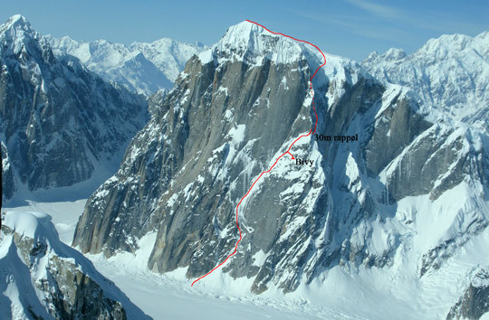 Nouvelle voie en face Nord Est du Mont Dickey, 2909 m, Alaska