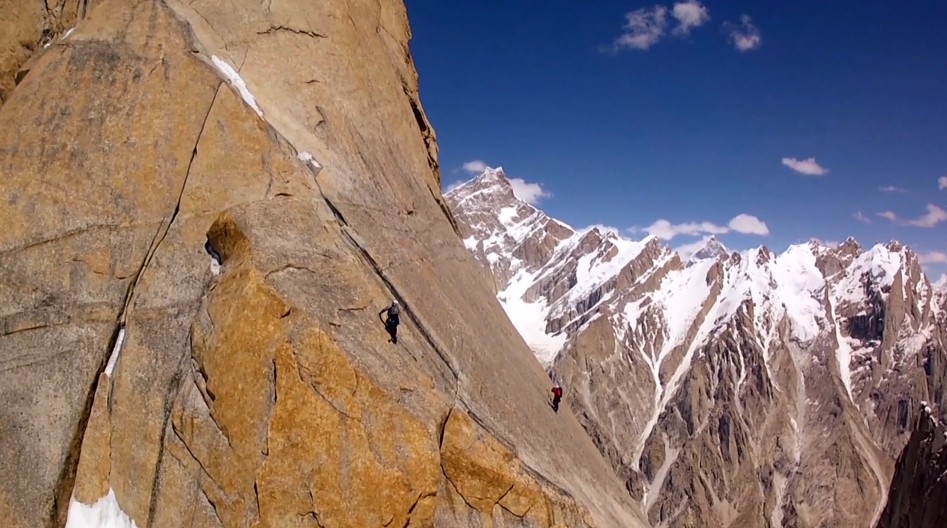 les Trango Tower vue d’hélicoptère RC
