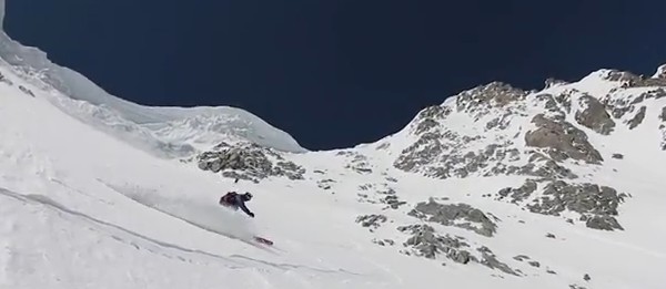 descente à skis du Couloir Gervasutti au Mont-Blanc en vidéo