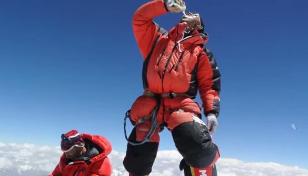 Une bière au sommet du K2