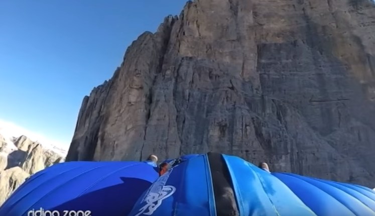 Uli Emanuele, au-delà des limites du base-jump – #RidingZone