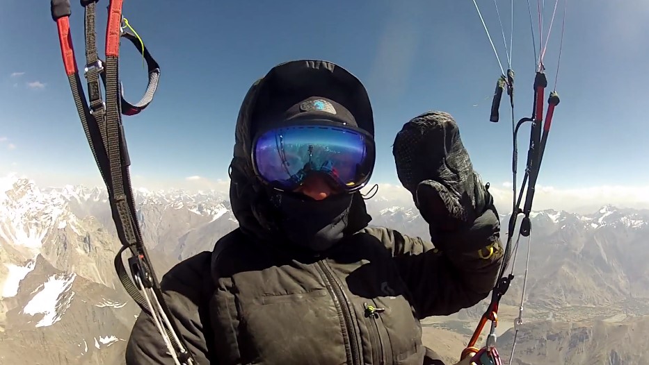 Teaser Parablutch : parapente et violon au Pakistan