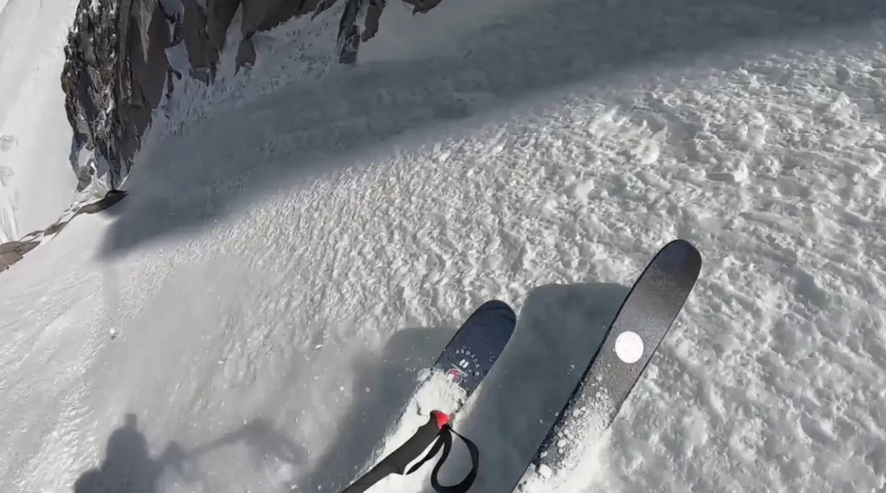 Descente à ski, la face Nord de l’Aiguille du Plan par Antoine Bletton et Florent Gex en vidéo